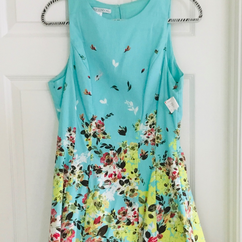 Beautiful Summer Sleeveless Dress!